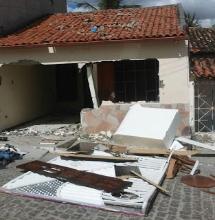 Ipirá: Homem mata vizinho e moradores ‘quebram’ casa de acusado